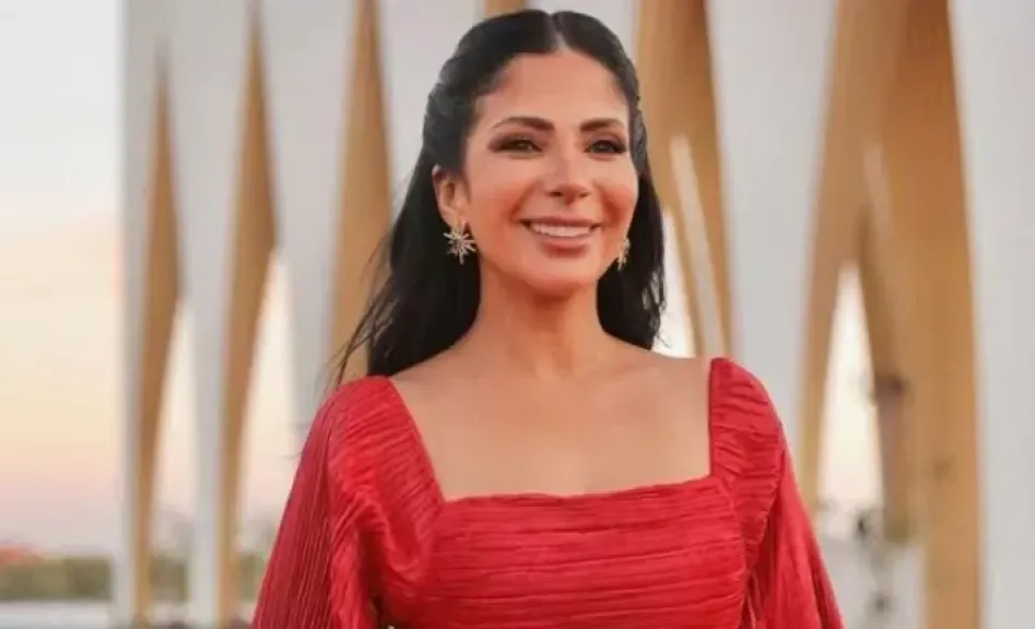 منى زكي توجه رسالة دعم إلى لبنان: بيروت في القلب