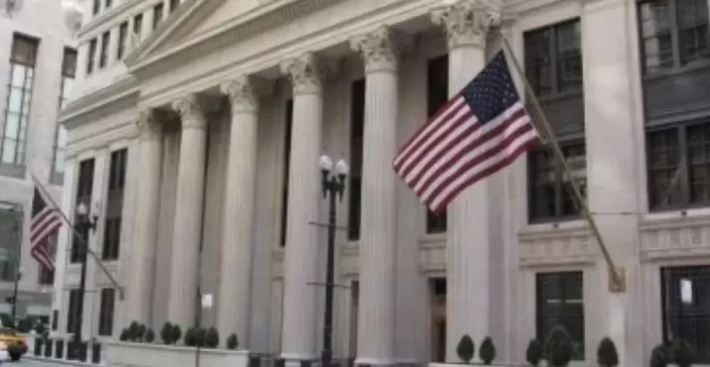 رئيس الاحتياطي الفيدرالي الأمريكي: سنبقى على سعر الفائدة حاليا