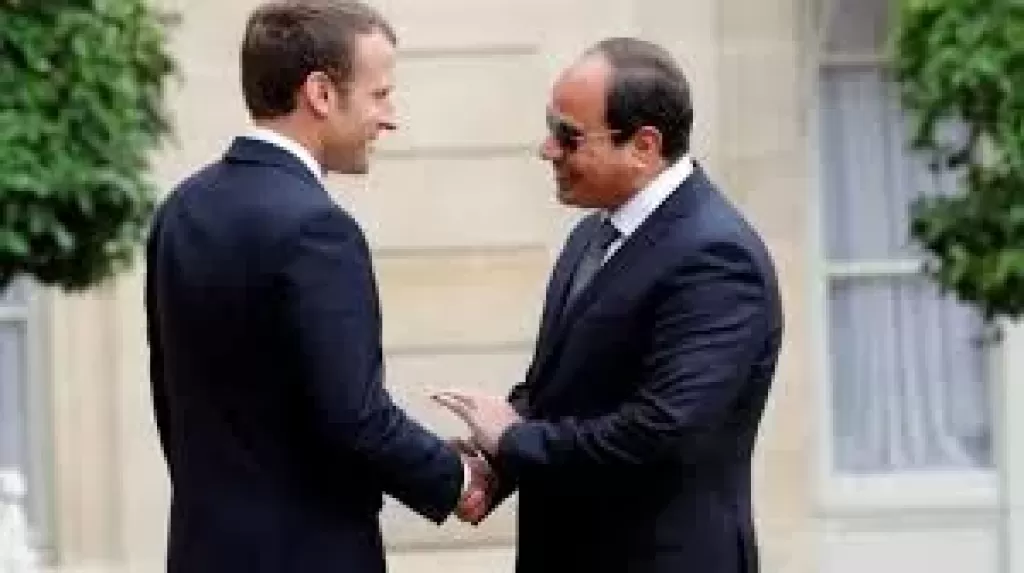 السيسي يستقبل الرئيس الفرنسي بقصر الاتحادية ويعقدان قمة مصرية فرنسية تعقبها قمة ثلاثية مع العاهل الأردني