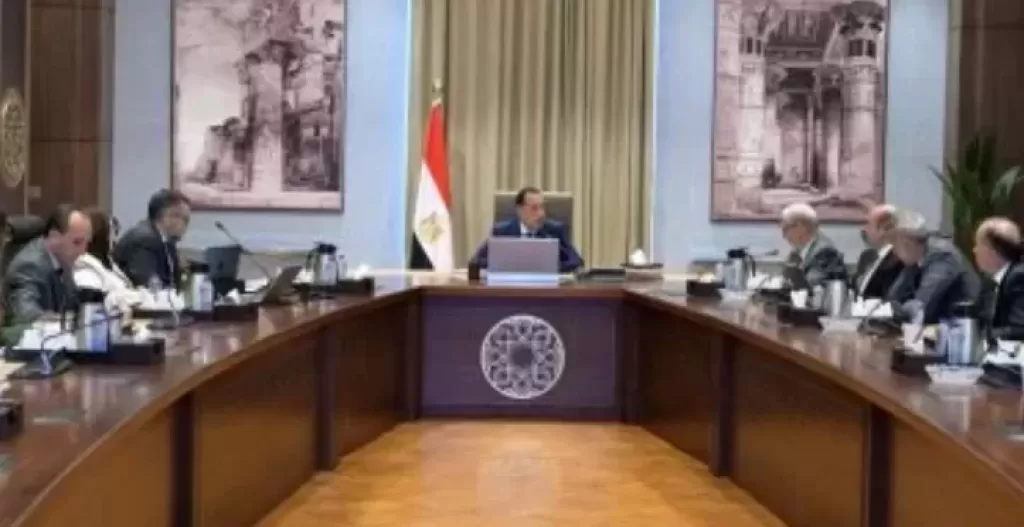 رئيس الوزراء يلتقى أعضاء اللجنة الاستشارية للاقتصاد الكلى لاستعراض المقترحات