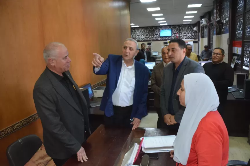 محافظ الغربية يجوب مراكز التكنولوجيا لخدمة المواطنين