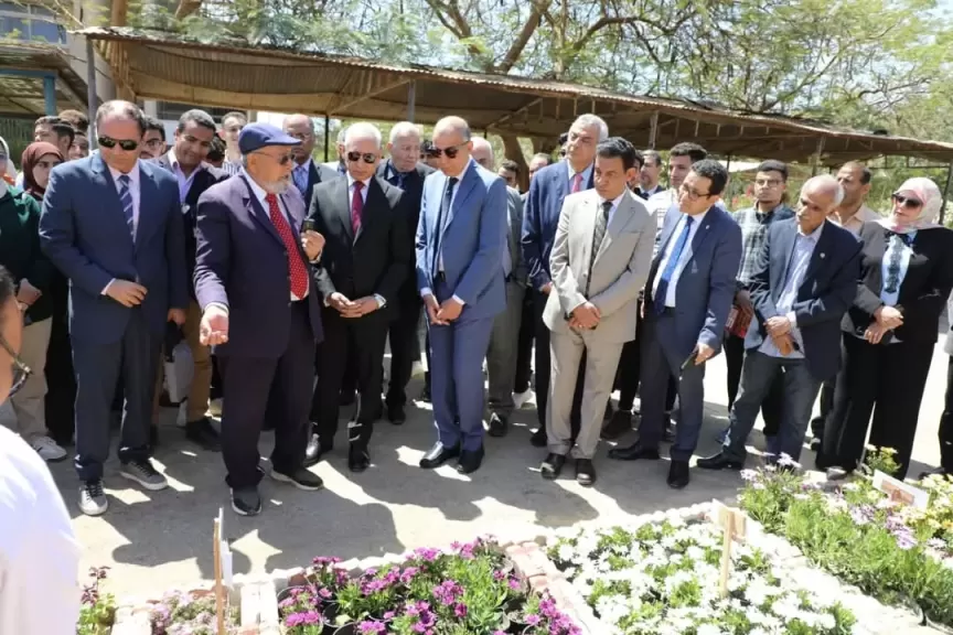 محافظ المنيا يفتتح معرض الربيع بكلية الزراعة