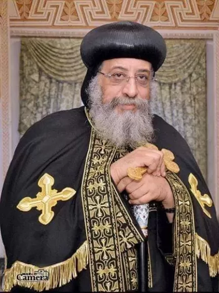 محافظ مطروح يهنئ البابا تواضروس بعيد القيامة