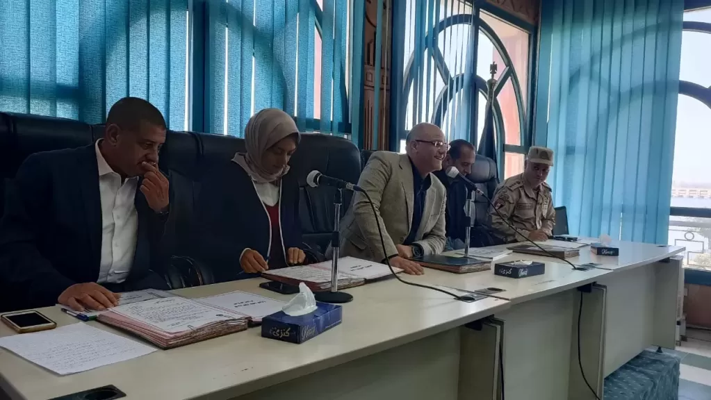 محافظ القليوبية يتابع كتاب إنجازات المحافظة