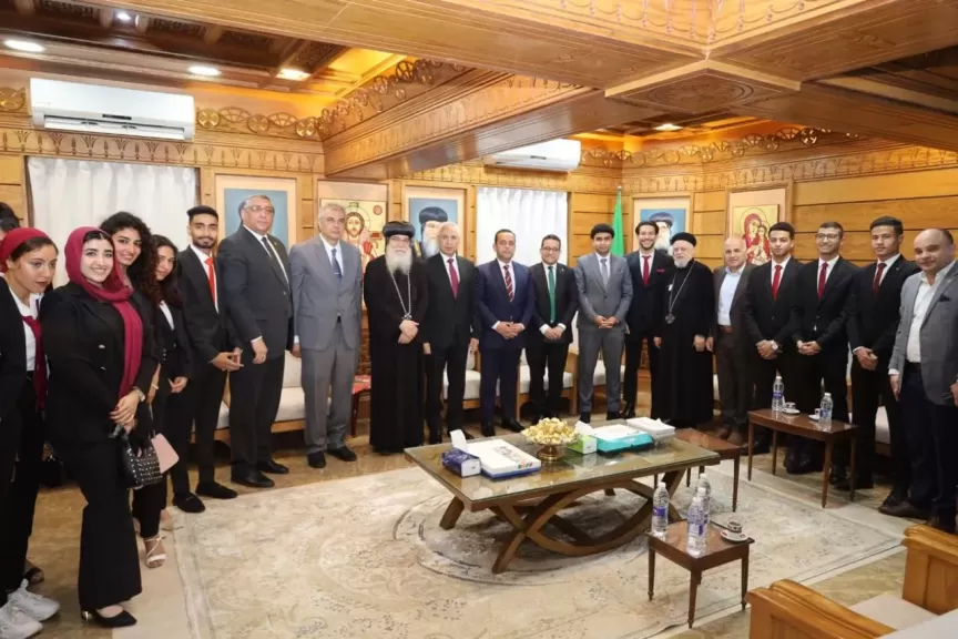 رئيس جامعة المنيا يهنئ الأقباط بعيد القيامة