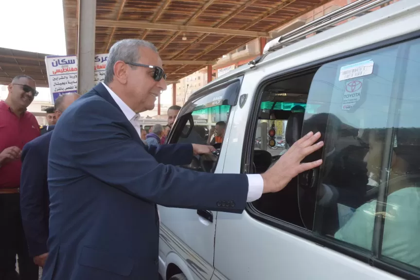 محافظ الغربية يتابع التزام السائقين بالتعريفة الجديدة في سمنود