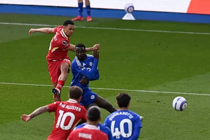 ليفربول يفوز على ليستر ويبتعد خطوة واحدة عن لقب الدوري الإنجليزي