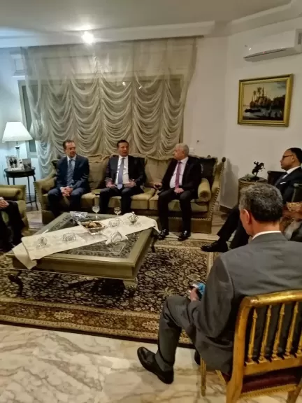وزير الزراعة يلتقي المستثمرين التونسيين بمقر سكن السفير