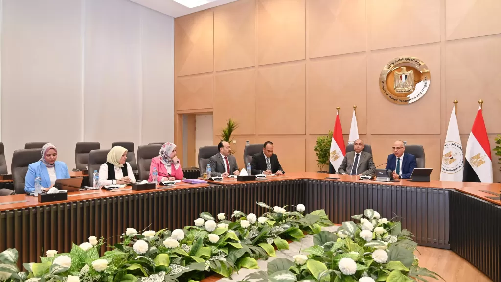وزير الري ومحافظ المنيا يبحثان عدد من الملفات
