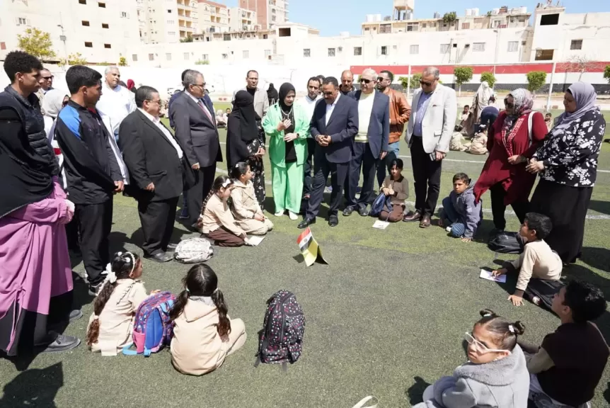 محافظ مطروح يشارك في حفل مدرسي