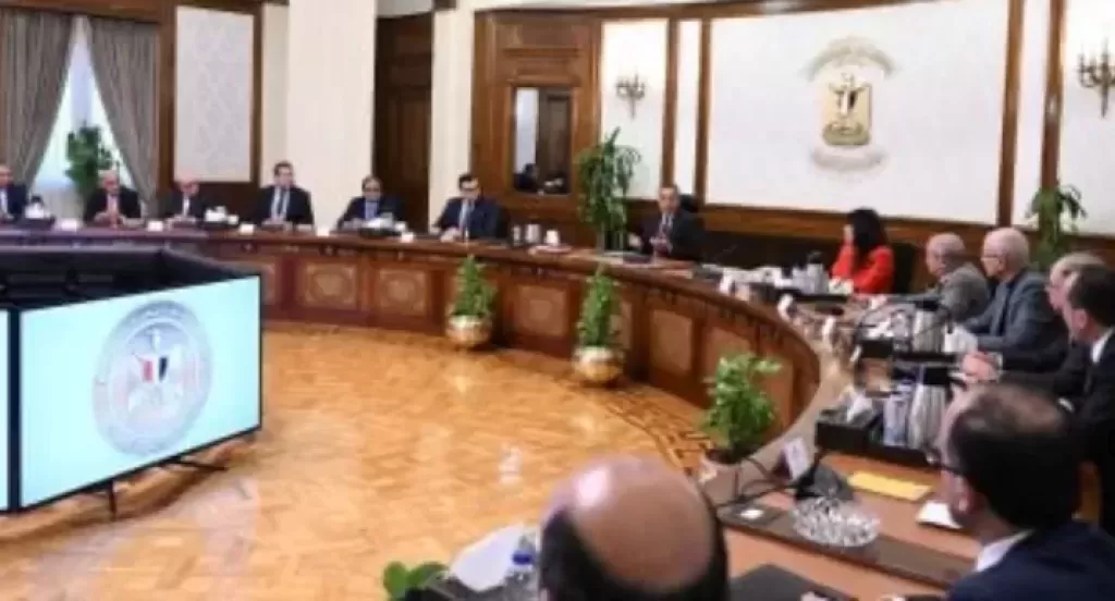 رئيس الوزراء: نعمل على تسهيل التسجيل العقاري للوحدات السكنية للمصريين والأجانب