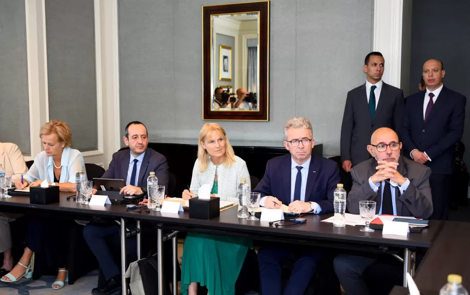 وزير الخارجية والهجرة يلتقي أعضاء لجنة العلاقات مع دول المشرق بالبرلمان الأوروبي