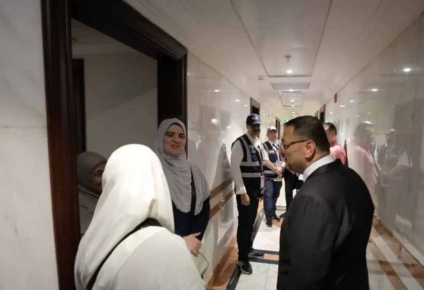 الرئيس التنفيذي لبعثة الحج المصرية يتفقد أحوال حجاج القرعة بفنادق الإقامة ويتأكد من جودة الخدمات المقدمة لهم
