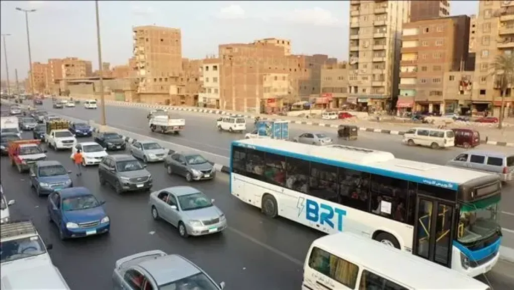 إصابة 7 أشخاص في حادث اصطدام ميكروباص بمحطة الأتوبيس الترددي بالمعادي