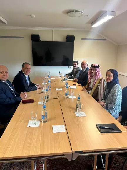 وزير الخارجية والهجرة يلتقي بنظيره السعودي على هامش فعاليات منتدى أوسلو
