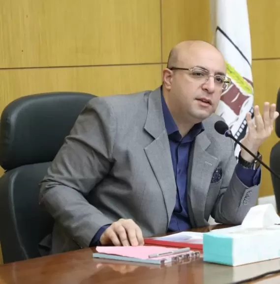 محافظ بني سويف يتابع تنفيذ التوجيهات بشأن الحلول والإجراءات لمشكلات ومطالب المواطنين