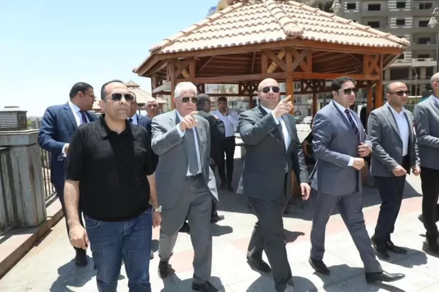 محافظ بني سويف يصطحب مستشار رئيس الجمهورية  للتنمية المحلية في جولة بالممشى السياحي في ختام زيارته لبني سويف