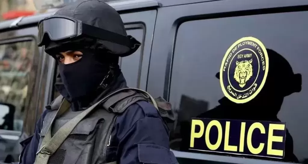 كشف ملابسات قيام شخصين بالتعدى على قائد سيارة بالسب بالقاهرة