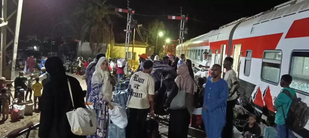 الطريق إلى السودان.. محطة السد العالي بأسوان تستقبل 1000 سوداني في رحلة العودة الطوعية