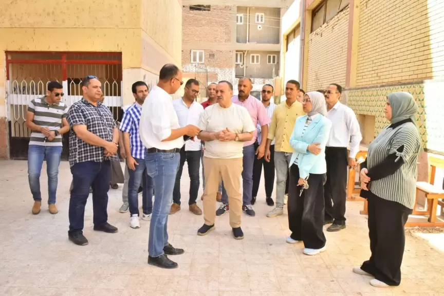 محافظ أسيوط يتفقد مركز خان الخليلي بالفتح تمهيدًا لتطويره وتحويله إلى مركزًا نموذجيًا لإحياء الحرف التراثية