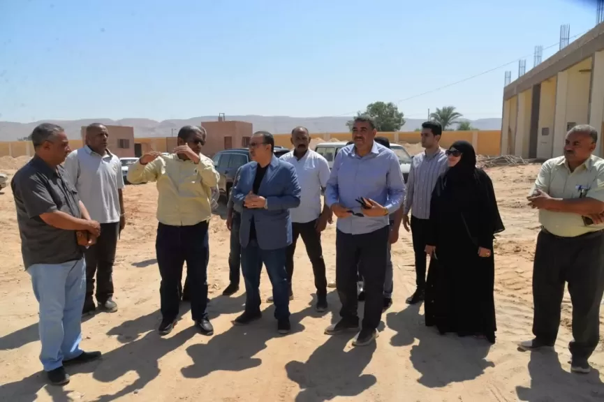 محافظ أسيوط يتفقد أعمال إنشاء سوق الجملة الجديد للخضار والفاكهة بالكوم الأحمر بالبداري
