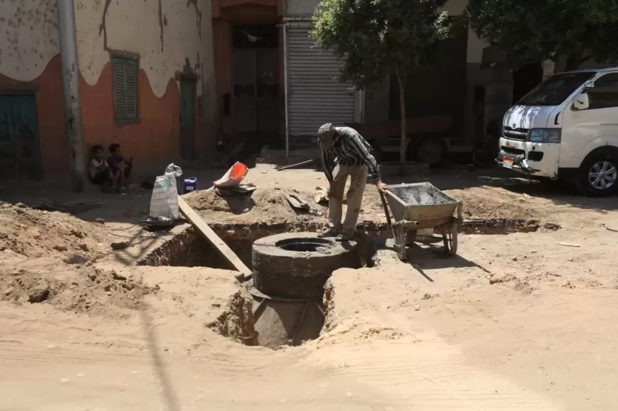 محافظ أسيوط: حلول بديلة لتوصيل الصرف الصحي لمنطقة القاوية بالوليدية رغم انخفاض المناسيب وضيق الشوارع استجابة لشكاوى الأهالي