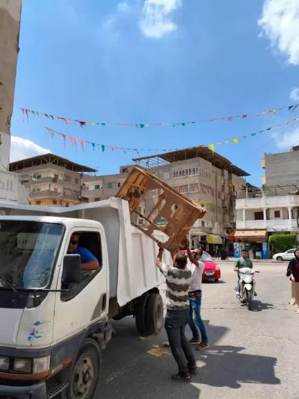 حملة لرفع الإشغالات بشوارع حي أول وثانى مدينة دمياط