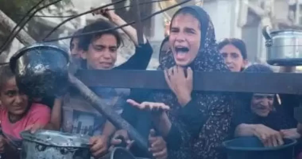 إسبانيا تُسقط 12 طنًا من المساعدات الغذائية جوًا على غزة اليوم