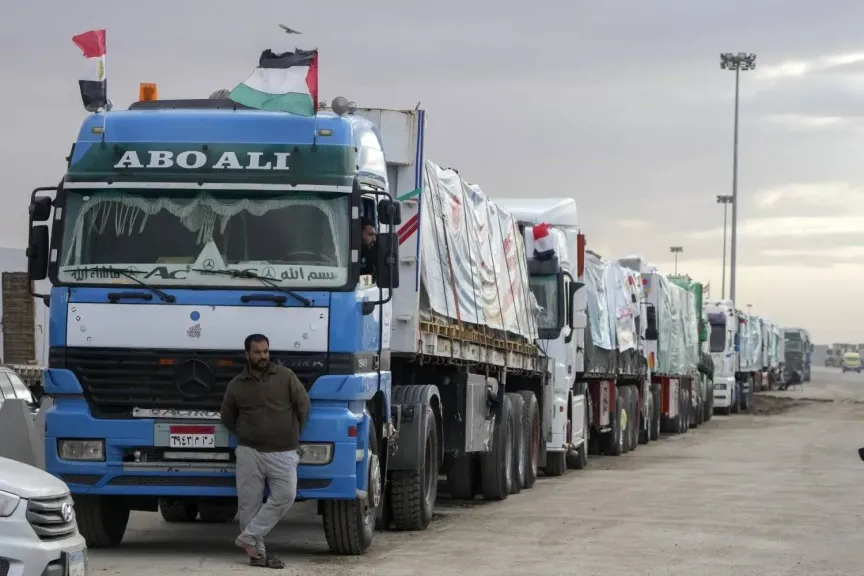 بعد توقف 150 يوم .. استئناف دخول المساعدات من الجانب المصري لقطاع غزة