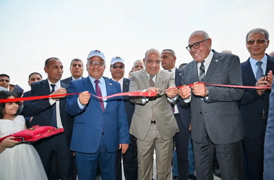 وزير الكهرباء ورئيس الهيئة العربية للتصنيع يفتتحان خط إنتاج أبراج الجهد العالي والفائق بمصنع الطائرات