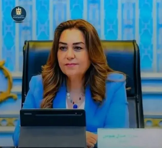 وزيرة التنمية المحلية تستعرض تقريرًا عن إنجازات الخطة التدريبية لمركز سقارة لعام 2024/2025