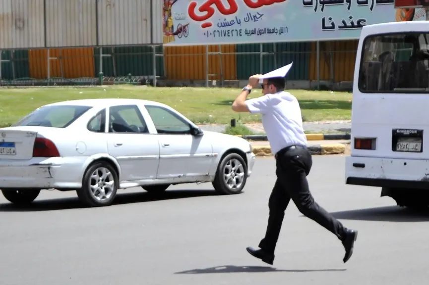 لماذا تنخفض درجات الحرارة في أغسطس رغم أنه ذروة الصيف؟ الأرصاد توضح