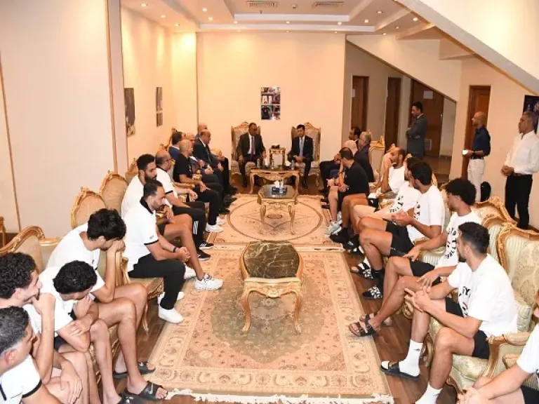 وزير الرياضة يلتقي منتخب السلة قبل ”الأفروباسكت 2025”
