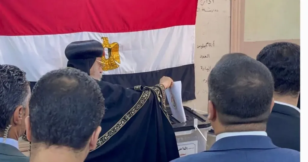 البابا تواضروس يدلي بصوته في انتخابات مجلس الشيوخ 2025