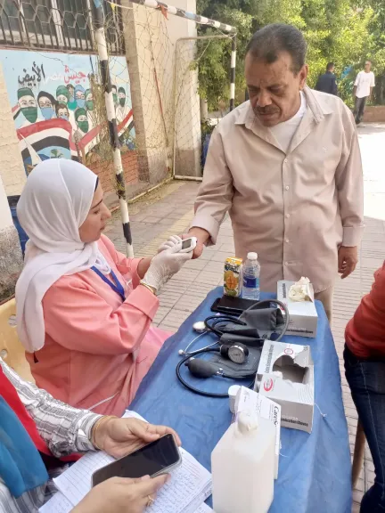 حملة 100 مليون صحة تقدم خدماتها للناخبين بمحافظة الجيزة