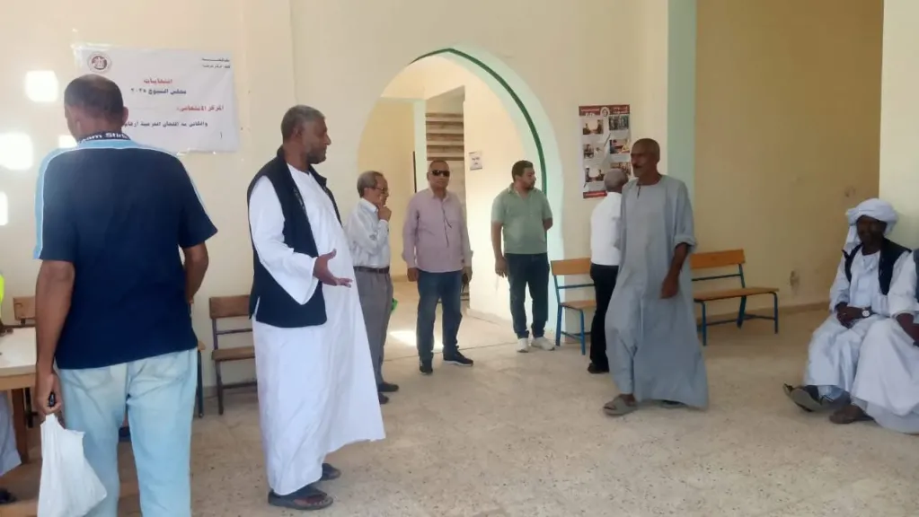 استمرار توافد الناخبين على صناديق الاقتراع بانتخابات مجلس الشيوخ في محافظة البحر الأحمر