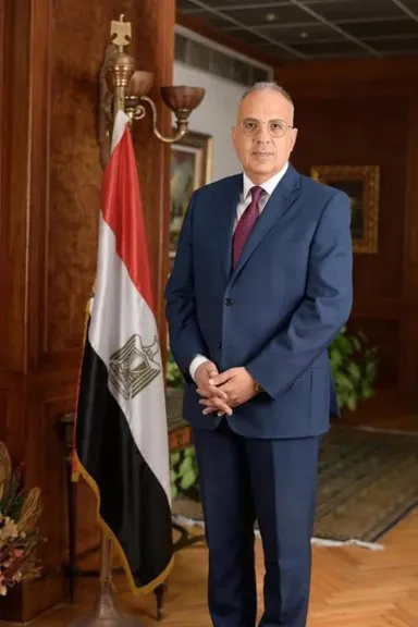 وزير الري يصل العاصمة الأوغندية كمبالا للمشاركة في الجولة الثانية لمشاورات (٢+٢)