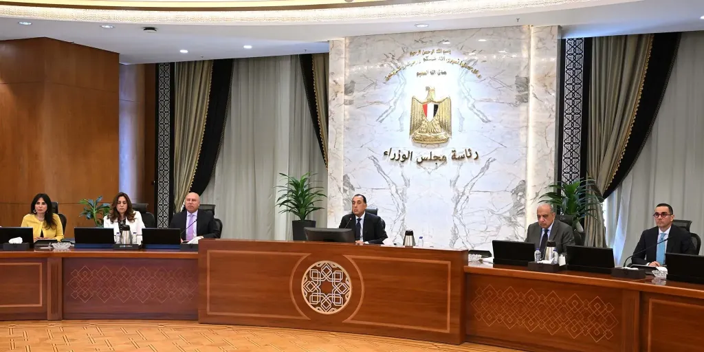 رئيس الوزراء يتابع مُستجدات آلية تعديل حدود الكربون لتعزيز تنافسية الصادرات