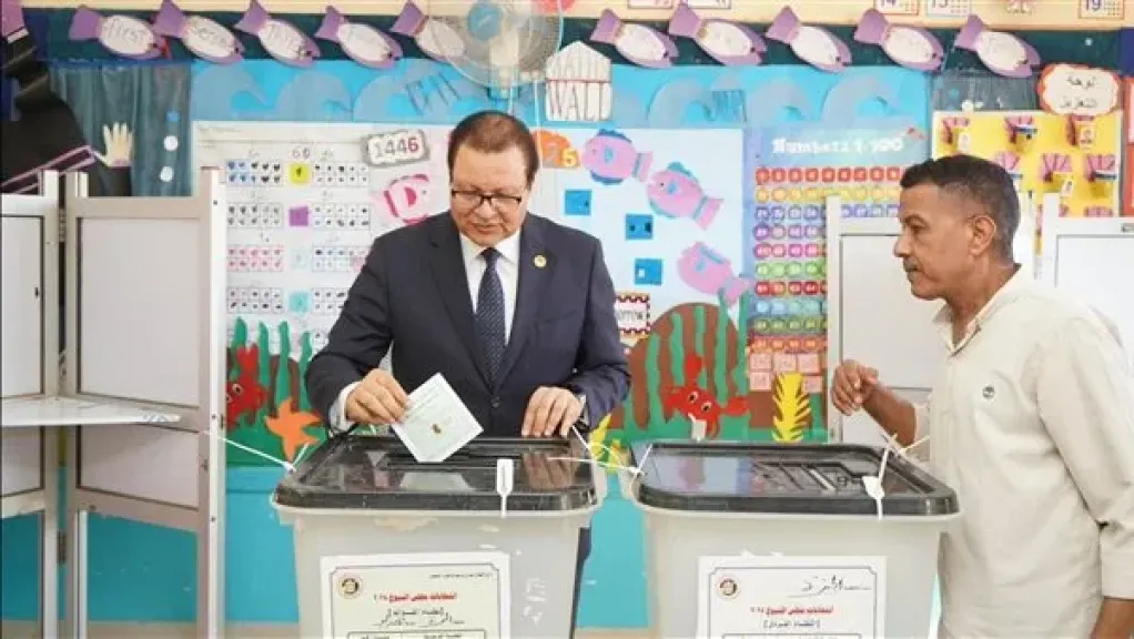 رئيس «الرقابة الصحية» يدلي بصوته بانتخابات مجلس الشيوخ