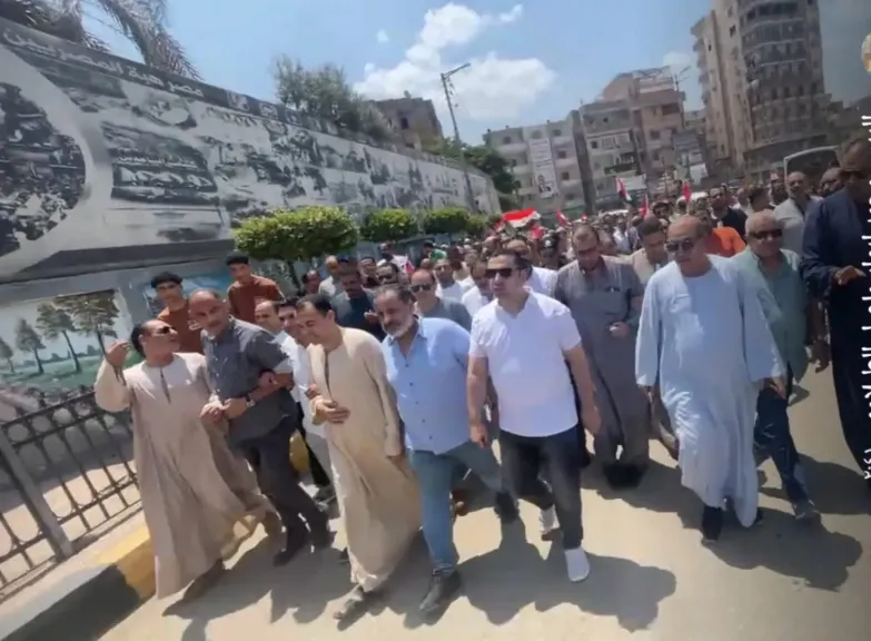 ”الرويني” يقود مسيرة من 2000 شاب بمدينة اشمون للمشاركة في انتخابات الشيوخ