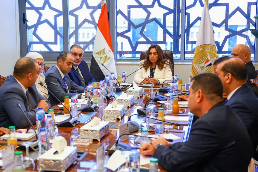 وزيرة التنمية المحلية تستقبل وفد من شركة ازري العالمية لبحث مجالات التعاون المستقبلي بين الجانبين