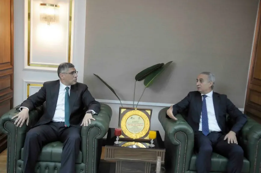 رئيس جهاز حماية المستهلك يلتقي بمحافظ الجيزة ورئيس الغرفة التجارية لبحث ومتابعة جهود خفض أسعار السلع