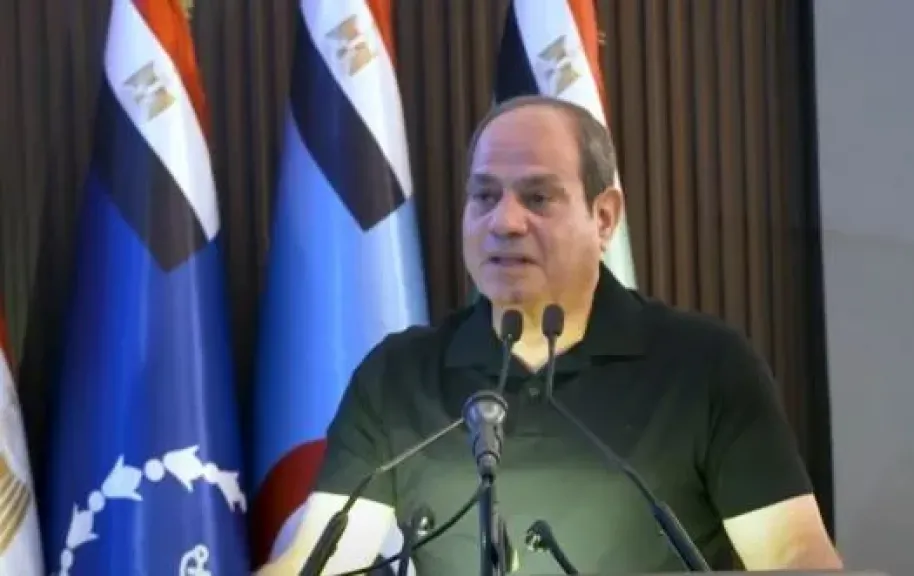 الرئيس السيسي يجري حوارا مع طالبات دورة مدنية بالأكاديمية العسكرية