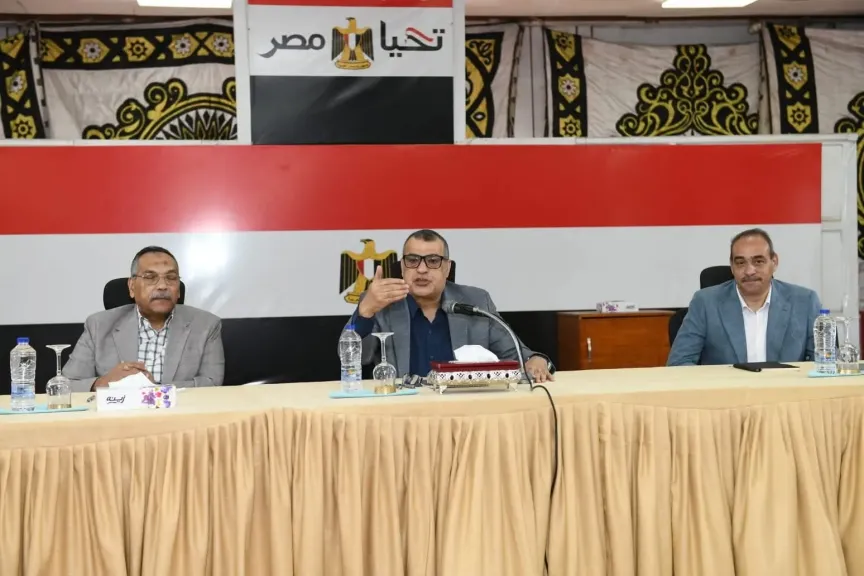وزير الدولة للإنتاج الحربي يجتمع مع العاملين بشركة حلوان للمسبوكات (مصنع 9 الحربي)
