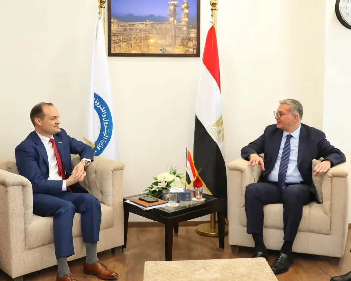 وزير البترول يلتقي النائب الأول لرئيس شركة أباتشي الأمريكية