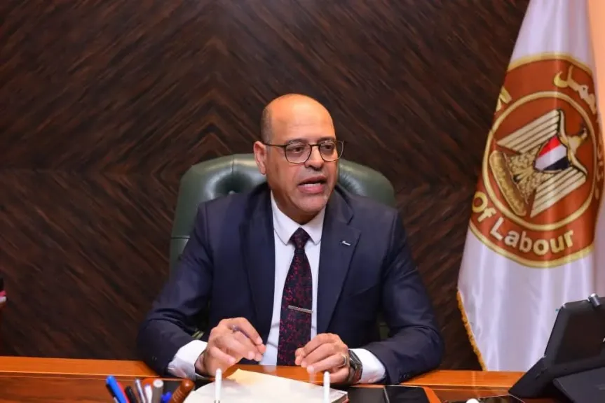 وزير العمل يُقرر إلغاء وإيقاف نشاط 4 شركات إلحاق عمالة بالخارج