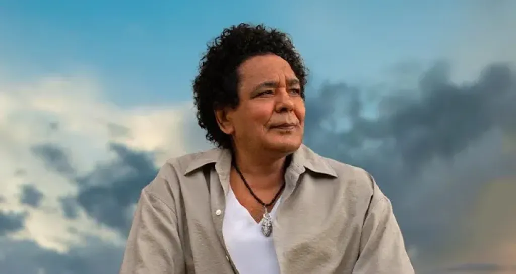 محمد منير يطمئن جمهوره على صحته: راجع لكم قريب أحسن من الأول