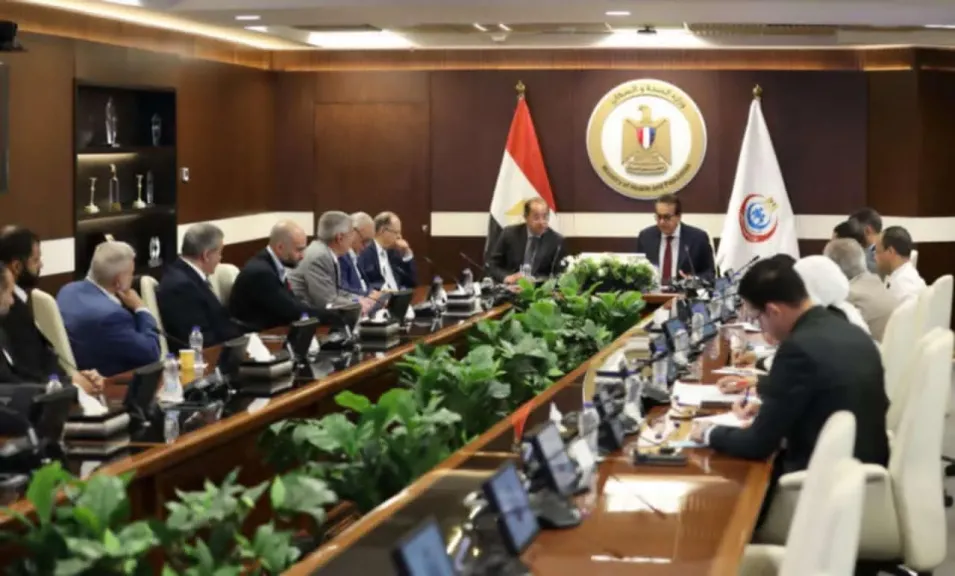 وزير الصحة يترأس اجتماعا لتأمين الدواء: تنسيق مالي وصناعي لضمان التوريد وسداد المستحقات