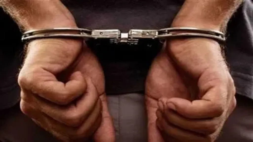 ضبط متهم بالشروع في سرقة قطع حديدية من سور السكك الحديدية بالإسكندرية