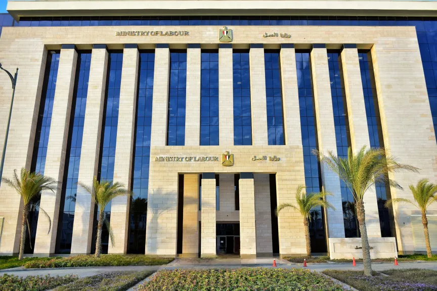 برواتب تصل لـ 8 ألاف ريال وزارة العمل تعلن عن فرص عمل جديدة بالمملكة